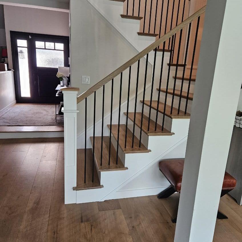 Custom newel post and handrail detail